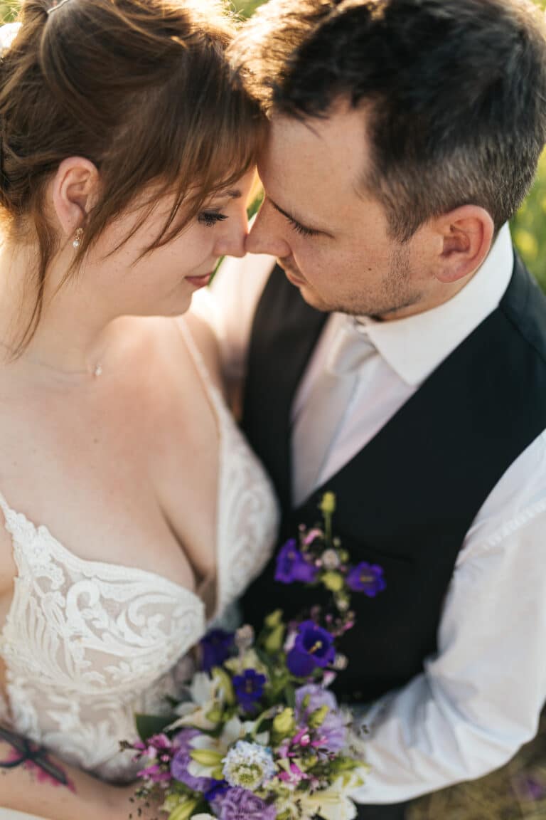 Hochzeitsreportage-Heilbronn-Hochzeitsfotograf-Brautpaarshooting-Mohnfeld