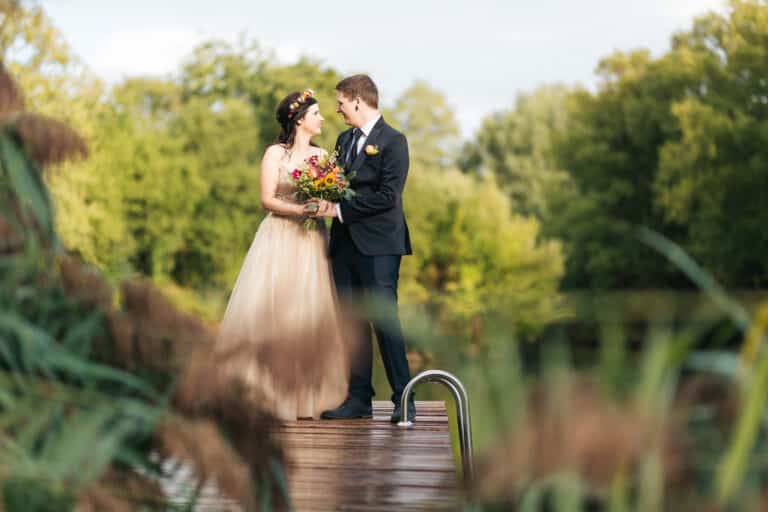 Hochzeitsfotograf-Landgut_Halsberg-Hochzeitsreportage-brautpaarfoto