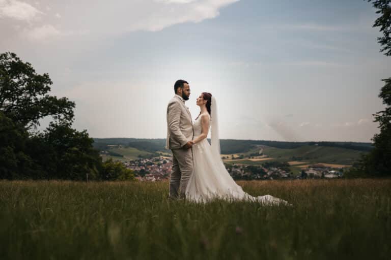 Hochzeitsfotograf-Heilbronn-Hochzeitsreportage-Schwaigern-Brautpaarfoto