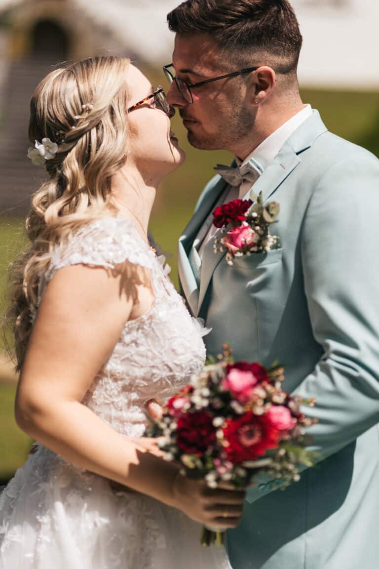 Fotograf Hochzeit Hochzeitsreportage Aschhausen Hochzeitsfotografie Heilbronn Brautpaar Schloss Aschhausen Schöntal Freie Trauung Brautkleid Anzug Braut Bräutigam Liebe Trauung Hochzeitsreportage